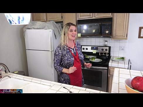 ❤️ A madrasta a ordenhá-lo na cozinha antes do seu encontro ❌ Sexo em pt.quizfarmature.ru ﹏